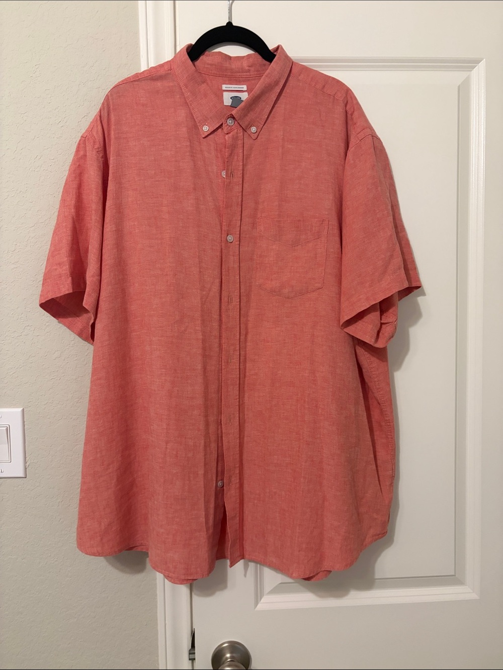Old Navy Men's Short-Sleeve Button-Down Shirt in Coral-Red